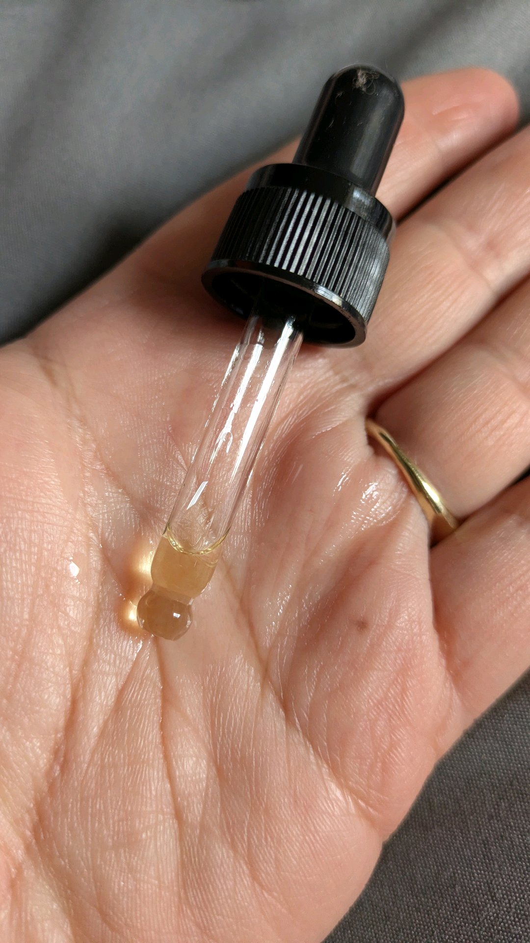 Oil dropper showing lightweight texture